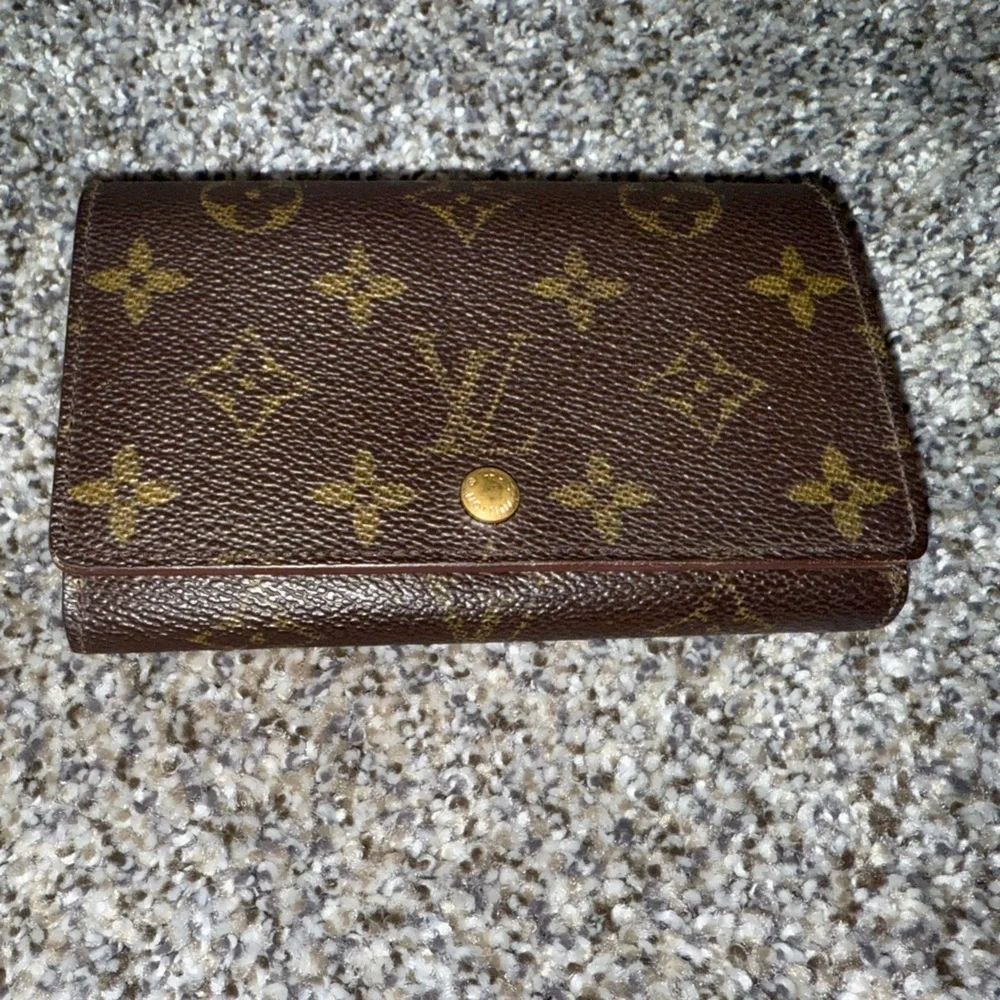 Louis Vuitton fold monogram wallet and luggage tag bundle - Picture 4 of 12